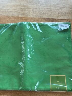 Kate Spade new in package green larabee dot placemats